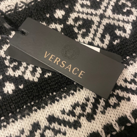 Versace Women’s knitted Sweater Vest - Picture 7 of 9